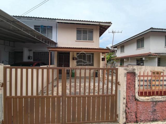 Full Loan Taman Cempaka FREEHOLD Double Storey EndLot with Land House 1