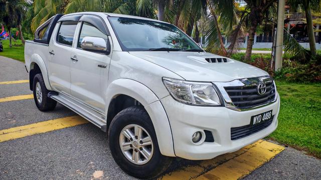 2013 Toyota HILUX 2.5 G VNT FACELIFT (A) - 1
