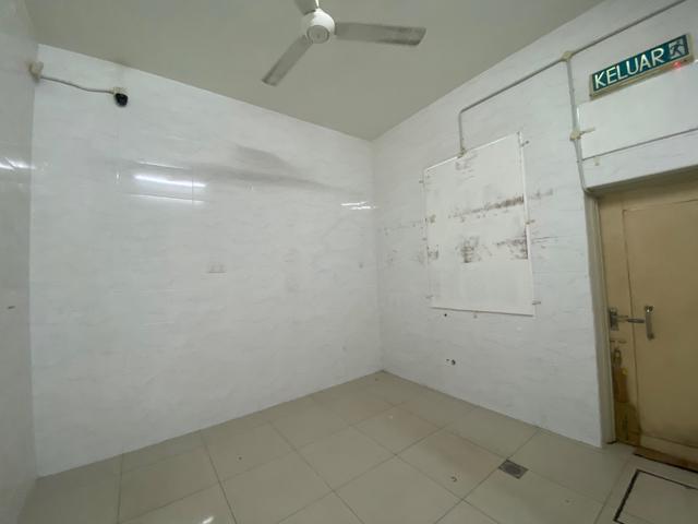 [ COMMERCIAL TITLE ] 3 storey shop | facing  main road | jelutong - HK 1