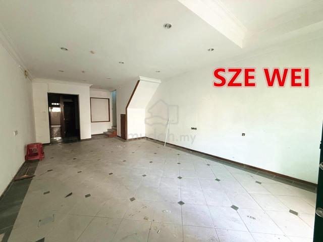Jalan Service 2.5 Storey Terrace 2800 Sq.ft Off Jalan Burma Georgetown 1