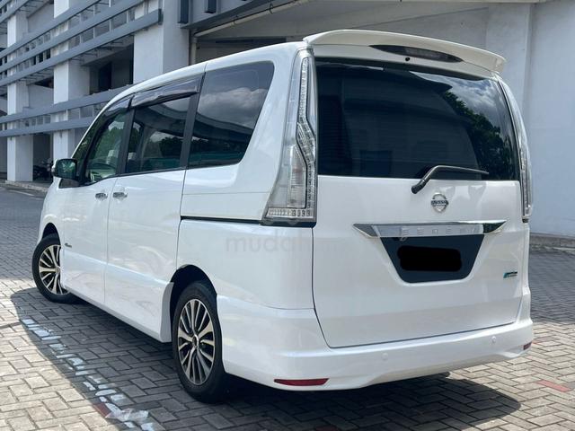 Nissan SERENA 2.0 S-HYBRID H/STAR Premium 2 P/door - 3