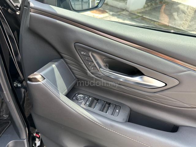 BLACK INT GR KIT SIDESTEP 2025 Toyota VELLFIRE 2.4 - 4