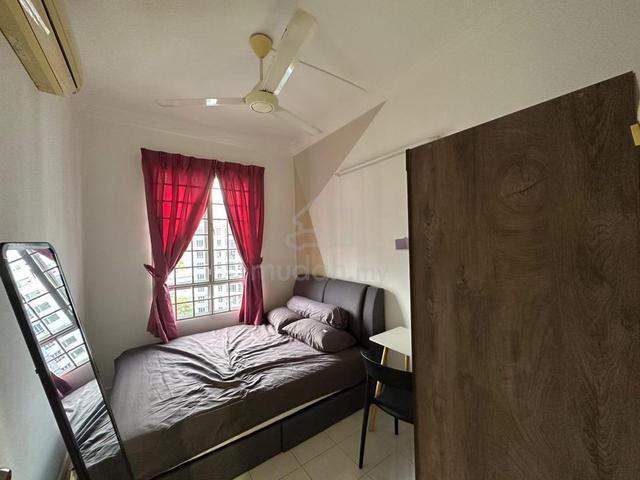 Queensbay mall middle room Aircon putra place  1
