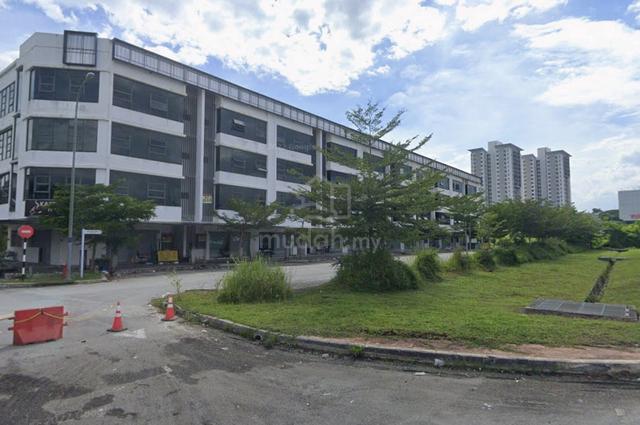 Facing LDP Highway 52x42 4 Sty Shop Puchong for rent 1