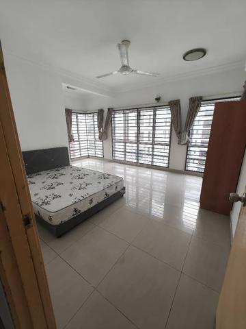 Suriamas suites / Larkin / to ciq 10 mins / Master room / Low Deposit 1
