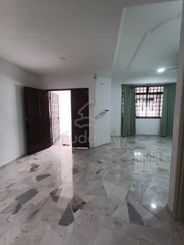 Tmn Sri Skudai Baru Double Storey house for Sale/Renovated unit 1