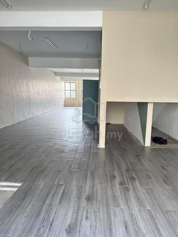 Beautiful 1st Floor, Newly Painted ,By Roadside Parit Buntar Shop 1