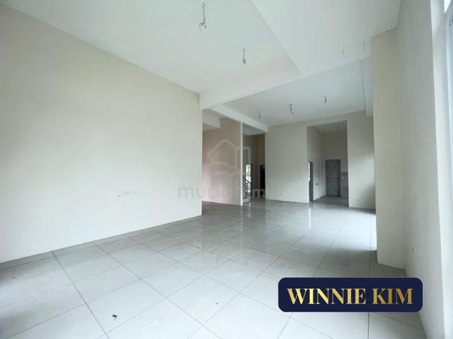 Villa Mutiara Bungalow|Prime Location|Gated|5️⃣ Bedrooms 1