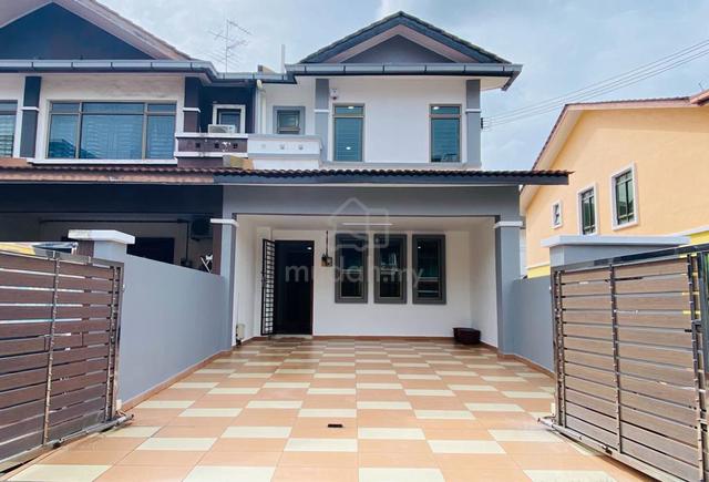 Mount Austin double storey house for rent/austin boulevard 1