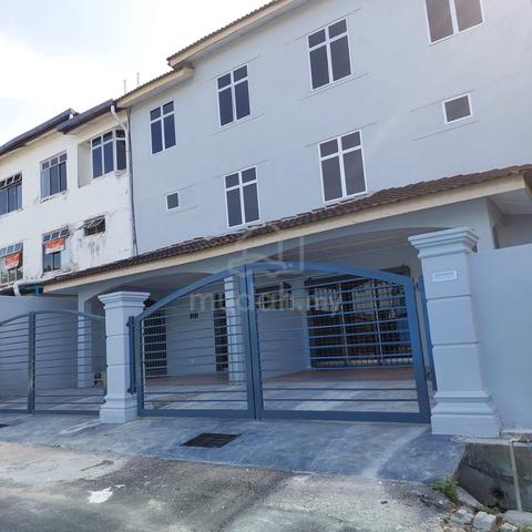 Seremban Selatan Town House 3 Story 1