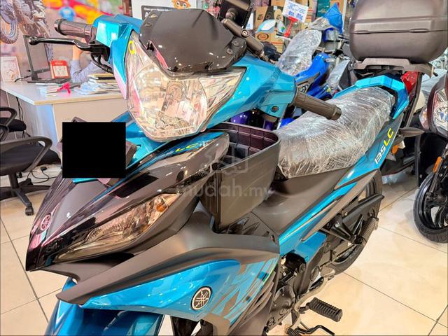 2022 YAMAHA LC135 V7 GiviBox P.Holder 99%New - photo 6 of 10