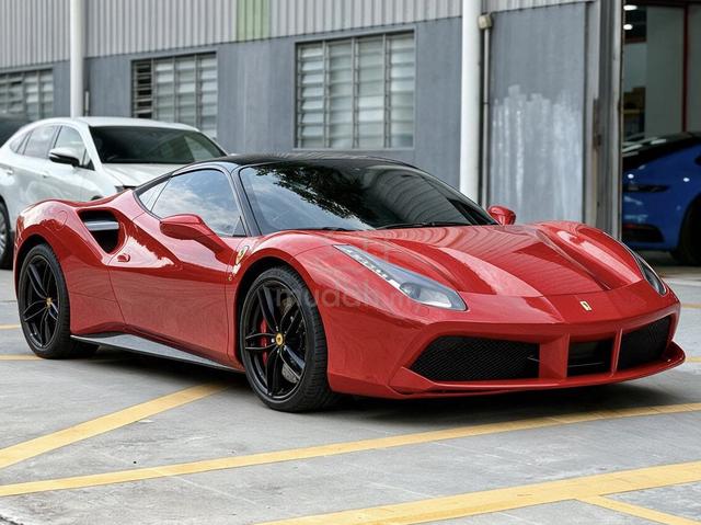 2016 Ferrari 488 GTB LOW MILEAGE / WELL KEPT - 1