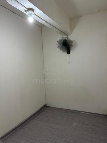 Bandaran room (Nearby Kingston Hotel & 7 eleven) 1