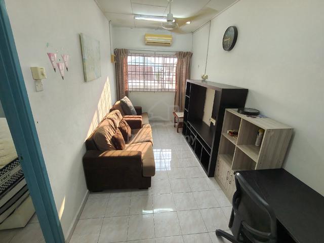 Bukit Katil 1st.floor town house fully furnished 1