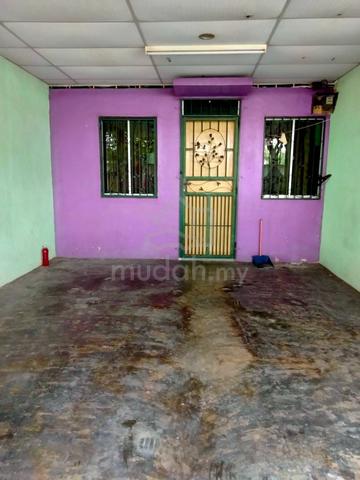 Rumah teres dua tingkat untuk dijual 1