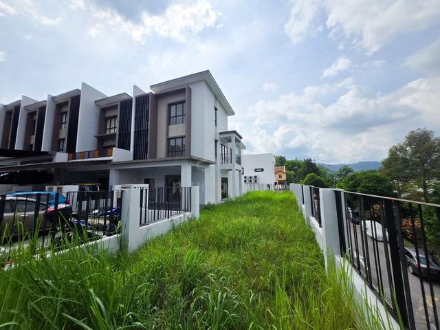 Corner ‼️3-Storey Superlink Nassim Heights, Taman Ukay Bistari Ampang 1