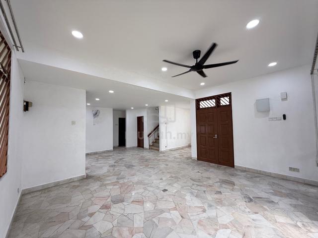 Taman Suria Commerial Johor Town Area Bungalow Near Majidee Melodies 1