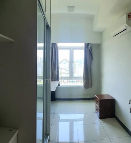 Immediate Move-in Medium Room available with River view 1