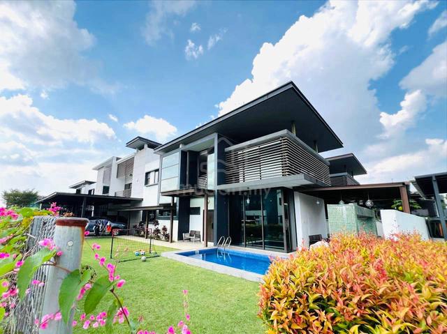 RENOVATED FULLY FURNISHED Double Storey SEMI D FICUS PEAK Denai Alam 1