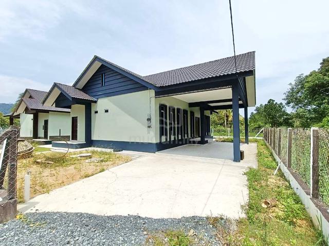 Banglo Kg Nyior, Kuala Paka 1