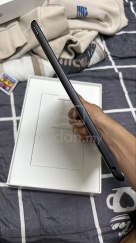 IPad 9th Generation (64GB) - photo 4 of 6