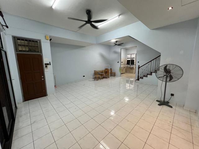 Double Storey / Taman Dato Chellam / Ulu Tiram / 4 Bed 3 Bathrooms 1