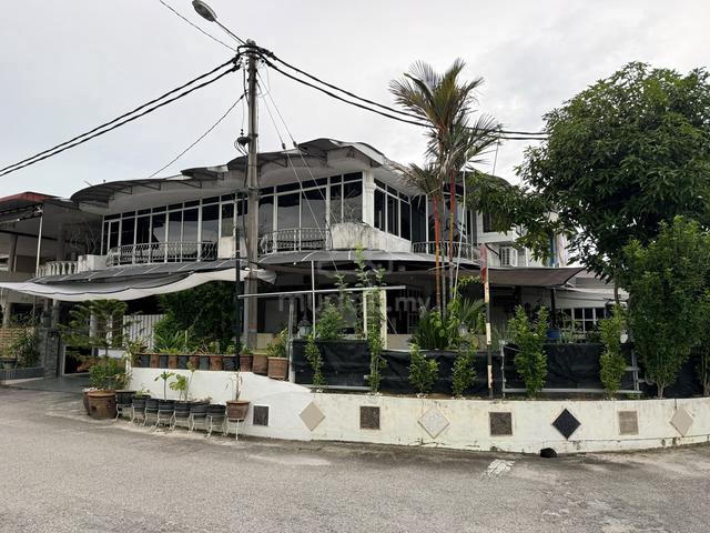 Double Storey Corner Lot Fully Extended & Renovated 1
