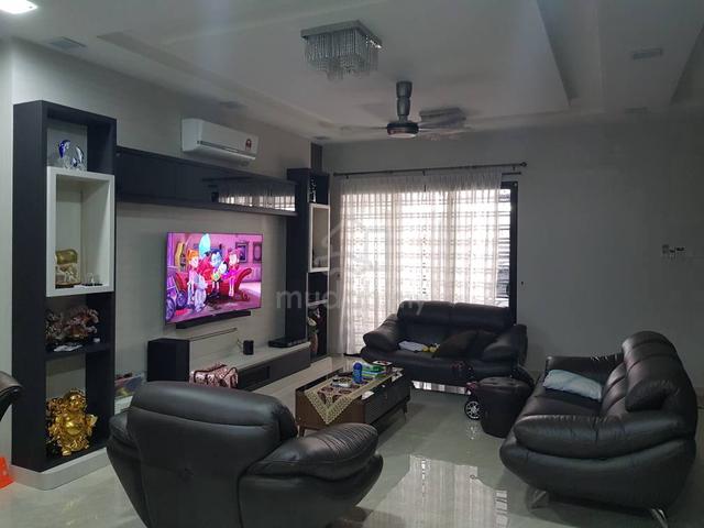 Taman Kempas Utama 2.5 Storey House For Sale / Setia Tropika 1