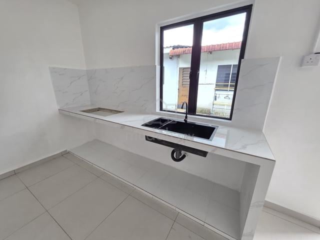 Seri Mahkota 1-Storey For Sale 1