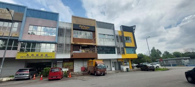 Lucrative shop for sale at Puchong Gateway 1