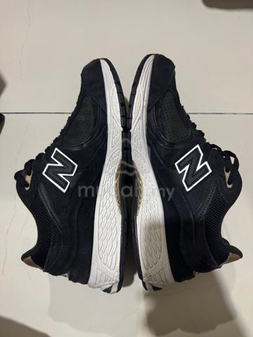 new balance 2002r - photo 3 of 5