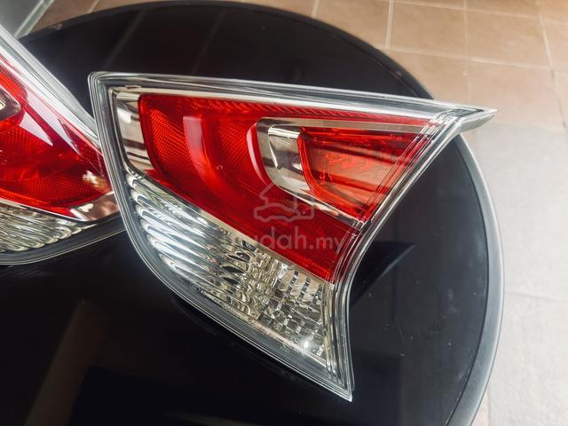 Nissan X-Trail T32 Inner Tail Lamp w/o Lamp Bulb - photo 2 of 6