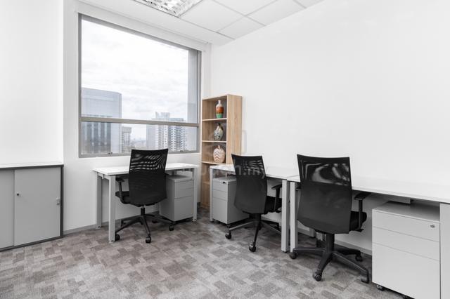 Join a collaborative coworking environment in Regus JBCS 1