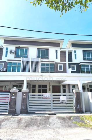 Taman Merak 2.5 Storey Terrace House 1
