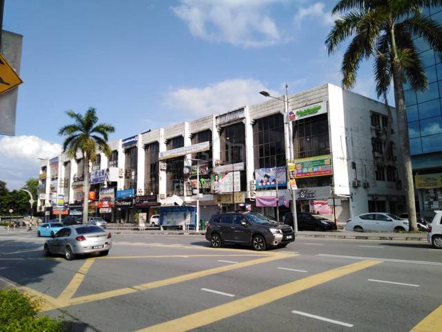 [ GROUND FLOOR ] commercial title shop | 1900sf | face main road - HK 1