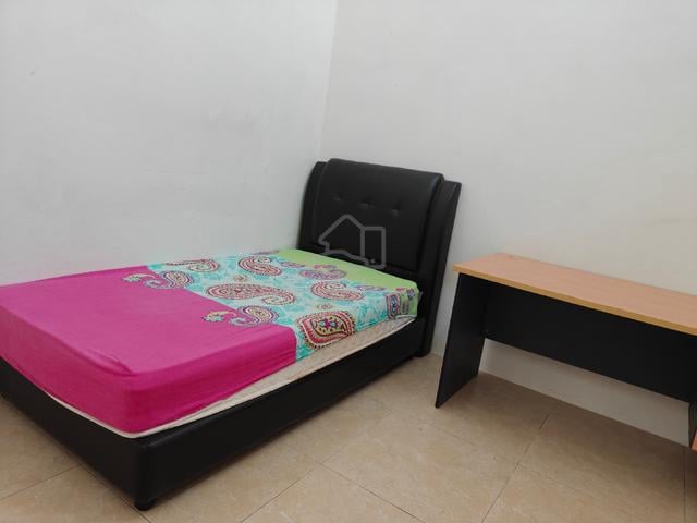 Miri Medium Room for Rent 1