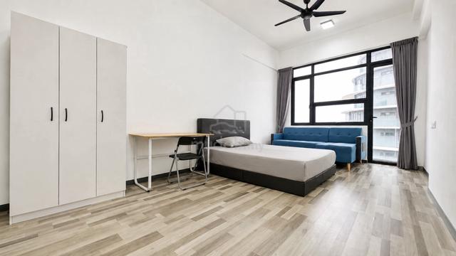 Large Master Room with Balcony for rent @ Arte S Condominium, Gelugor 1
