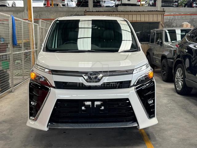 2021 Toyota VOXY 2.0 ZS KIRAMEKI 3 8YRS WARRANTY - 2