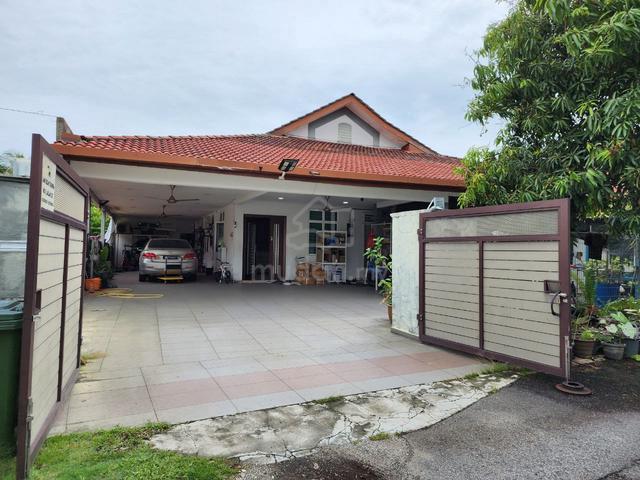 Renovated Single Storey Bungalow Desa Pinggiran Putra Kajang 1