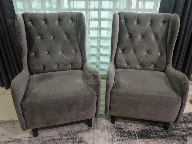 Wing Chair - photo 2 of 3
