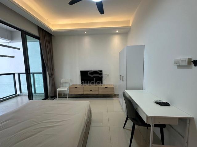 R&F Room @ JB Ciq, walking distance to custom, below market price 1