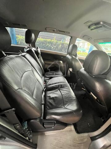 2010 Mitsubishi GRANDIS 2.4 FACELIFT (A) - 4