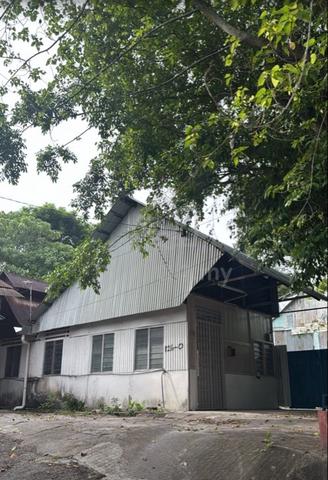 roadside kampung house for rent 1