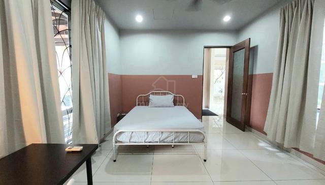 Bungalow Eng Ann Downstair Fully Furnished Single Room For Rent 1