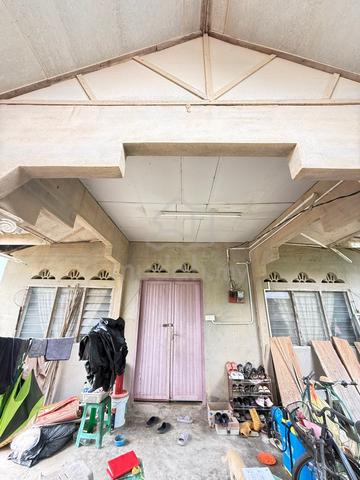 Rumah Busuk Pekan Dabong 1
