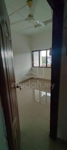 Tampoi 2 Story / Jalan Sri Bahagia / Larkin / Near Town / 4 Bed 2 Bath 5