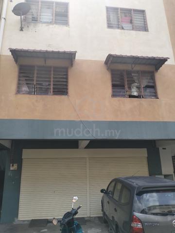 Ground floor shop in tmn kota perdana seri kembangan for rent 1