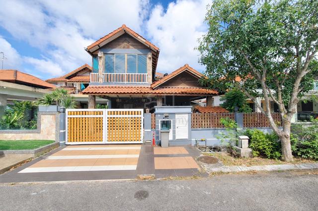 RENOVATED 2 Sty Semi D Tmn Bkt Dahlia Pasir Gudang, FREEHOLD 1