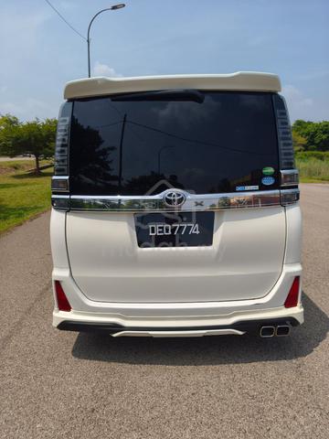 2018 Toyota VOXY 2.0 ZS KIRAMEKI (A) - 4