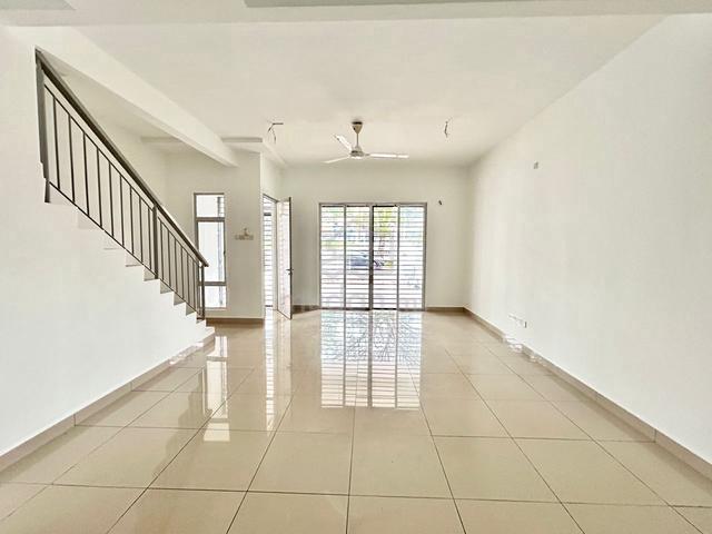 2 Storey Terrace/ Seri Austin/ Freehold/ Non Bumi/ 4 Bed/ Bare Unit 1
